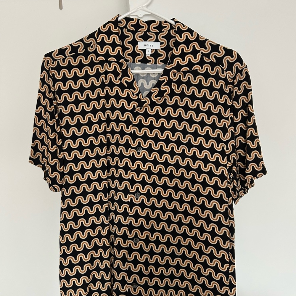 Reiss Men's Shirt with Black and Cream Wave Design